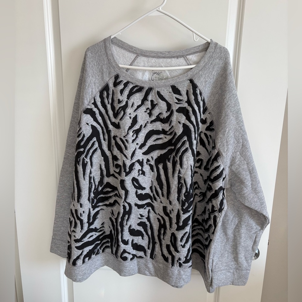🌺 Just My Size Animal print sweatshirt